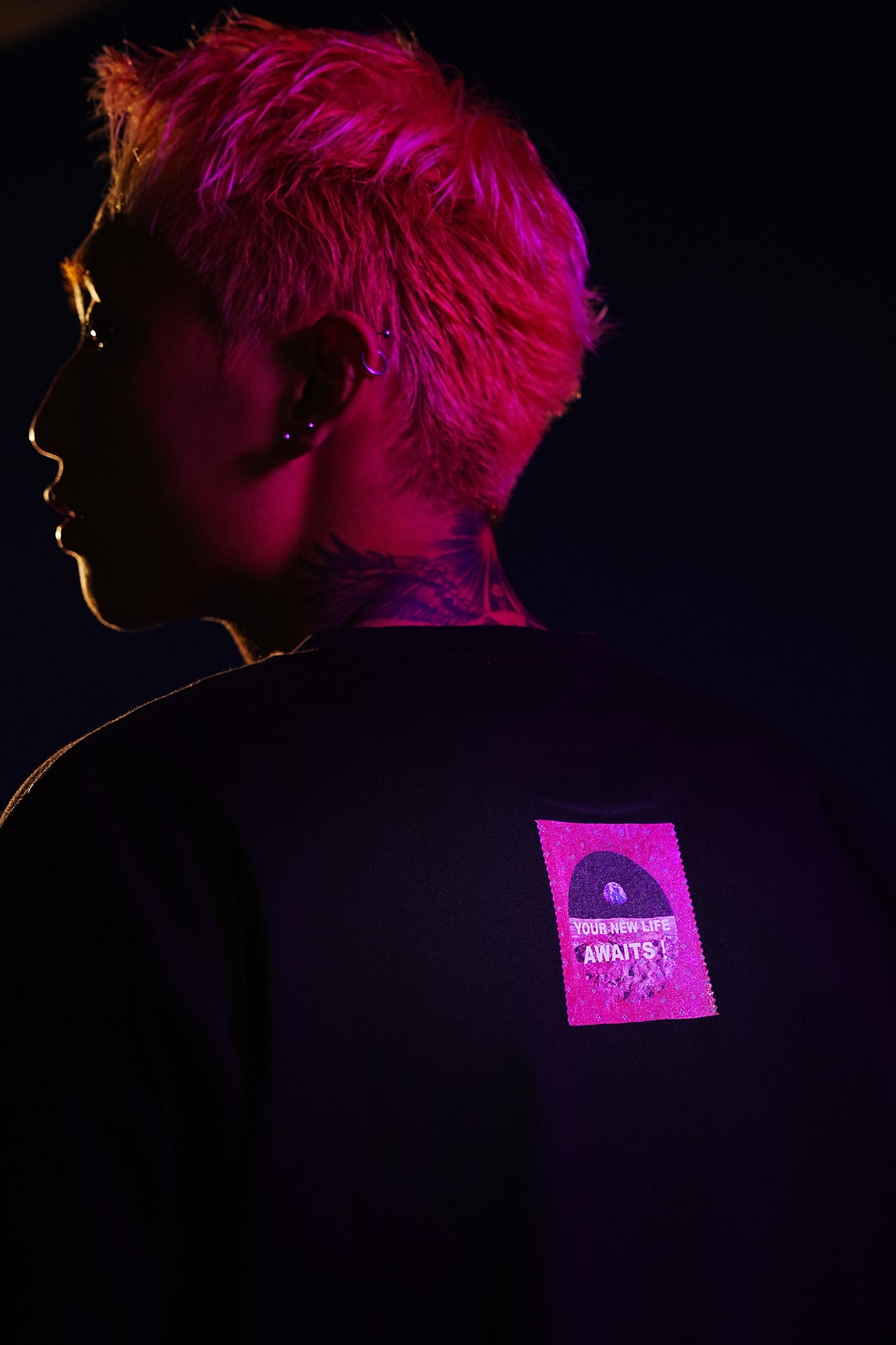 〈預購接受中〉AWAITS系列<R>TEE