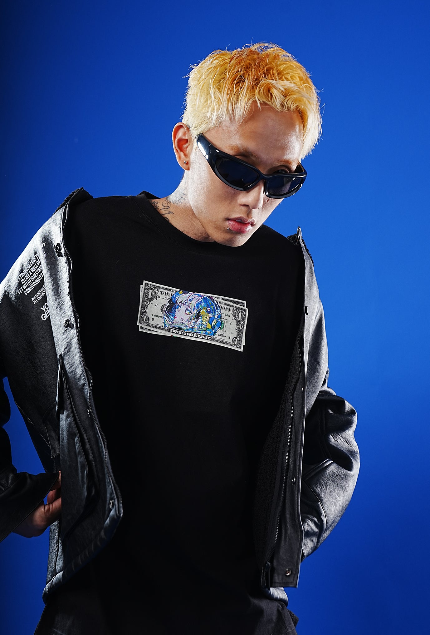 〈預購接受中〉AWAITS系列 <L> TEE