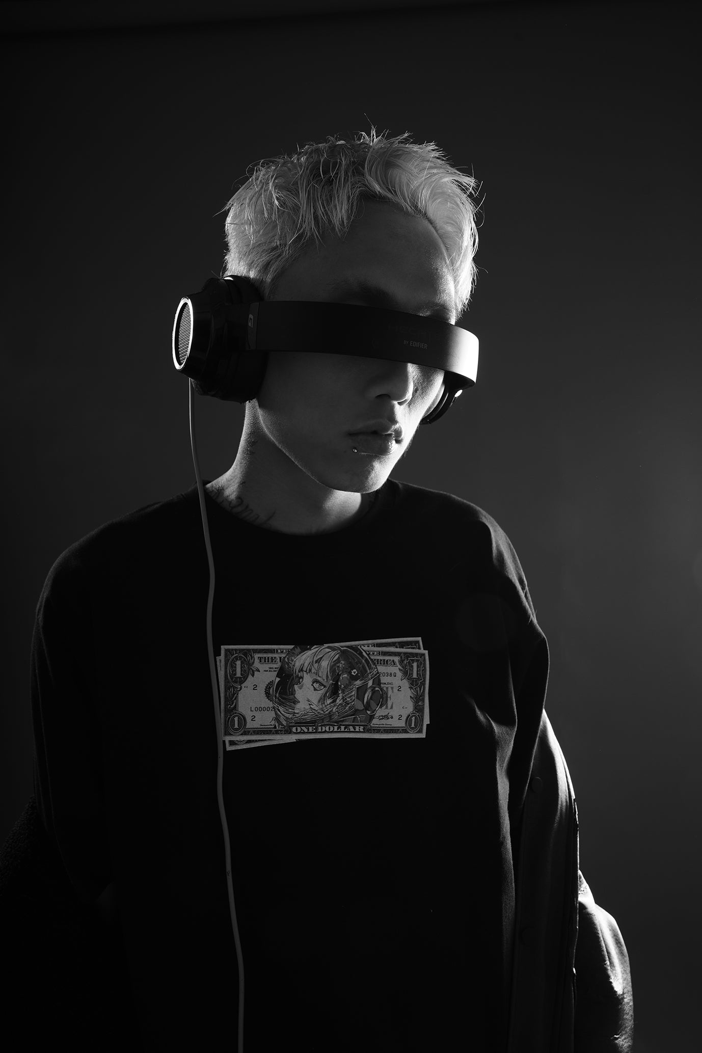 〈預購接受中〉AWAITS系列 <L> TEE