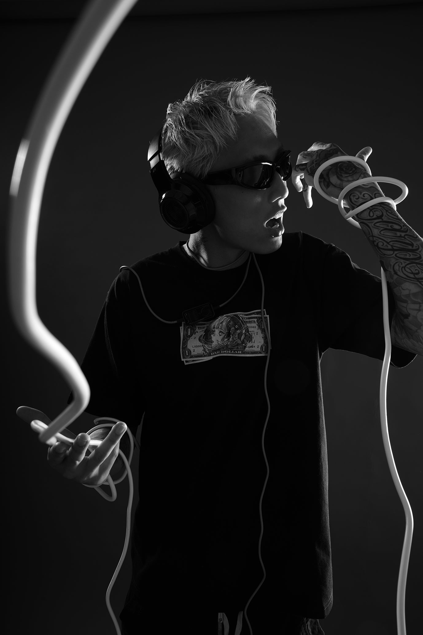 〈預購接受中〉AWAITS系列 <L> TEE