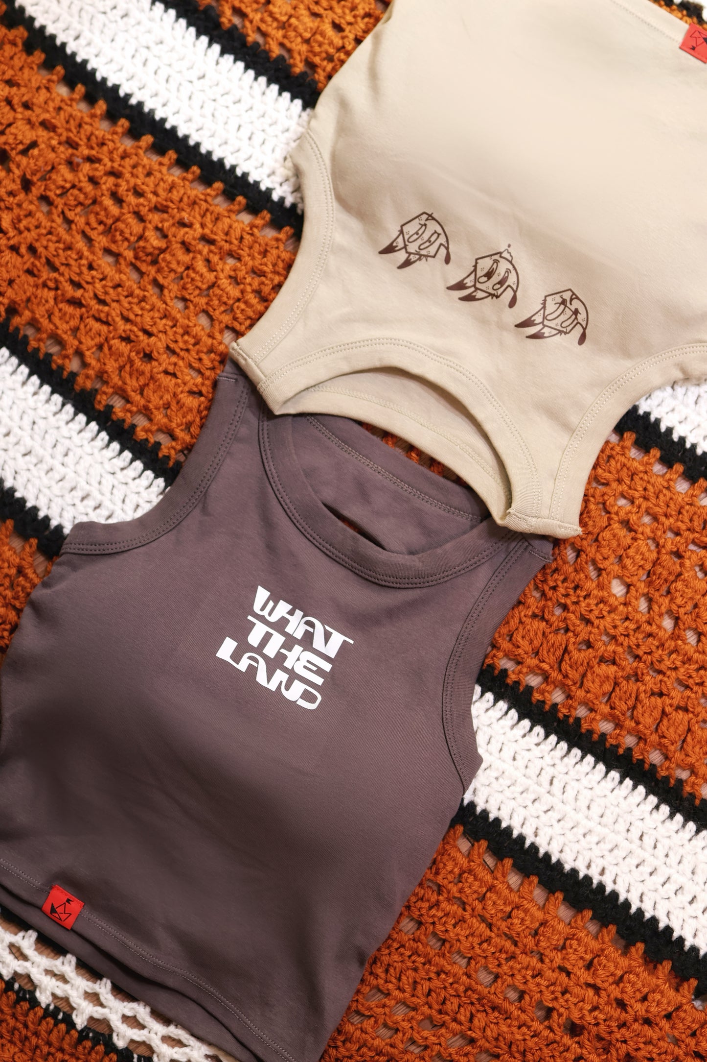 What The Land Tank top 背心+ Love Messenger Necklace 項鍊: