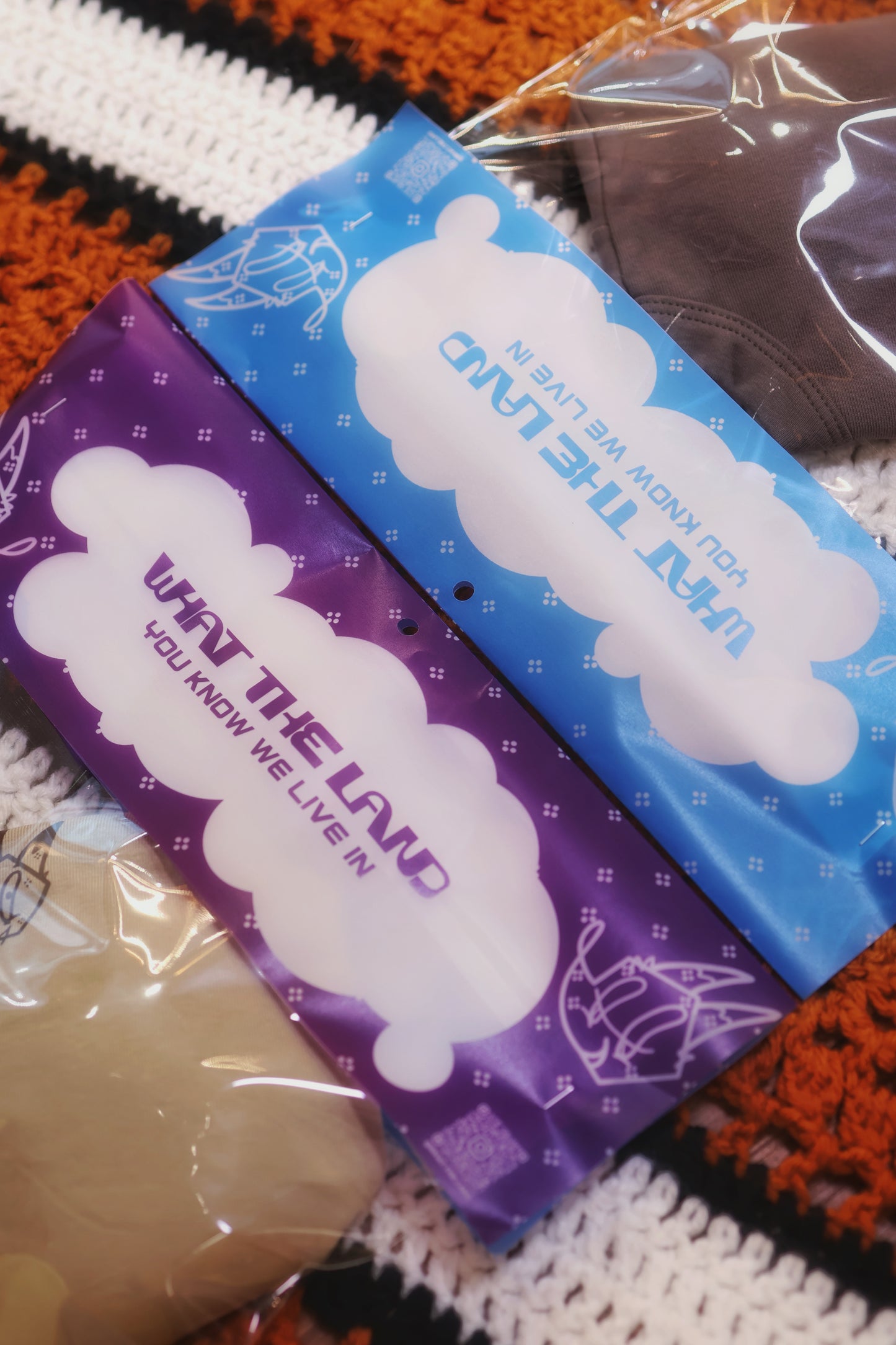 What The Land Tank top 背心+ Love Messenger Necklace 項鍊: